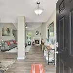 Modern And Comfortable Home For Your Next Stay!
